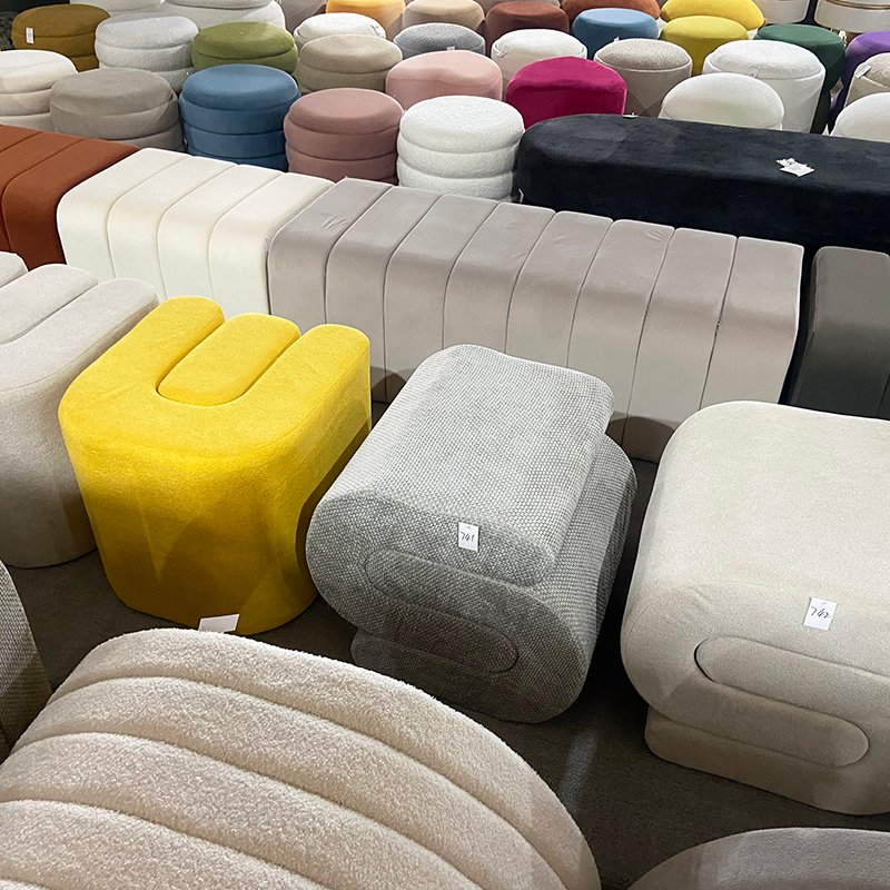 43.3'' Modern Upholstered Pouf Bench – Simple Comfort for Any Space